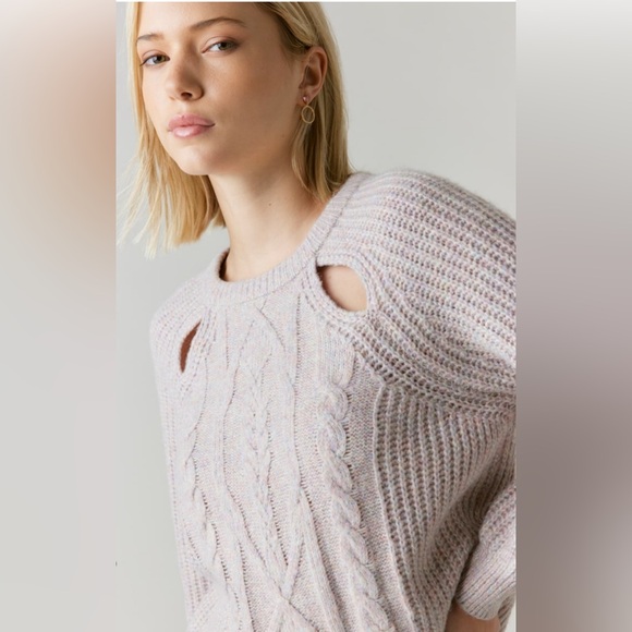 🍁New Fall🍁 Francesca’s Kassidy Keyhole
Pullover Sweater - Picture 5 of 7